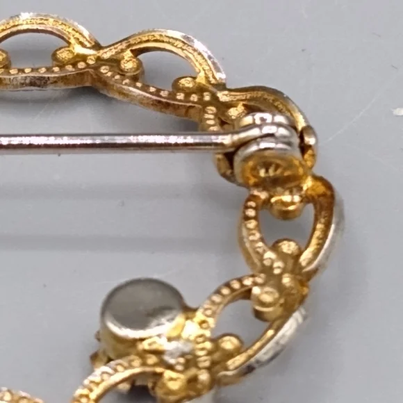 Gold tone Filigree Rhinestone Wreath Circle Brooch Pin Vintage - Picture 8 of 10